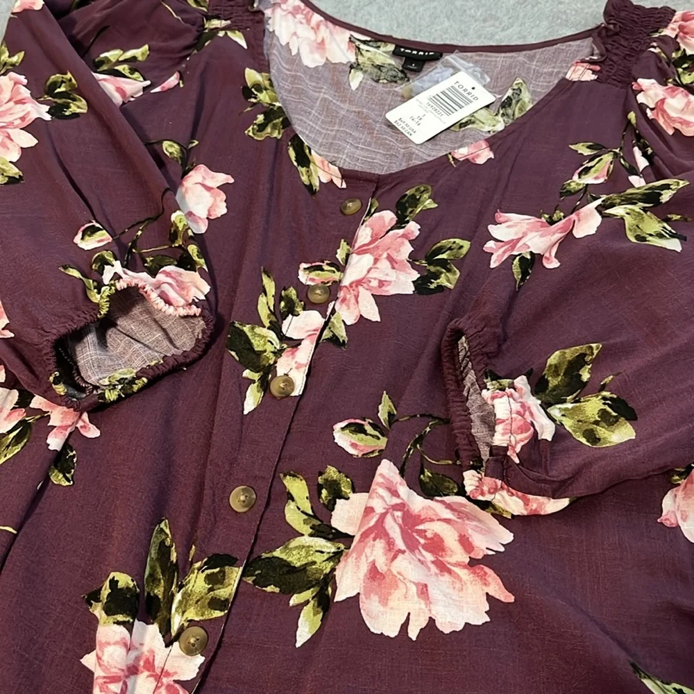 New Torrid Button Front Floral Top Size 1X Flowy Tunic